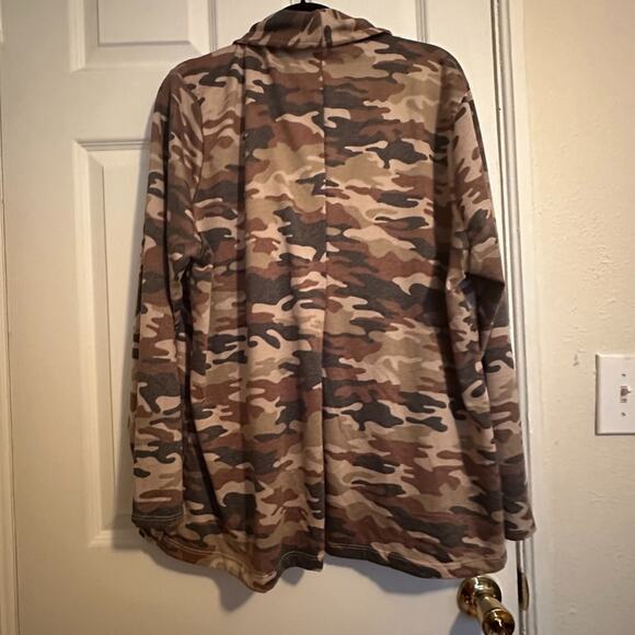 Camo Hideout Jacket by Andree' by Unit 3X - Picture 5 of 12